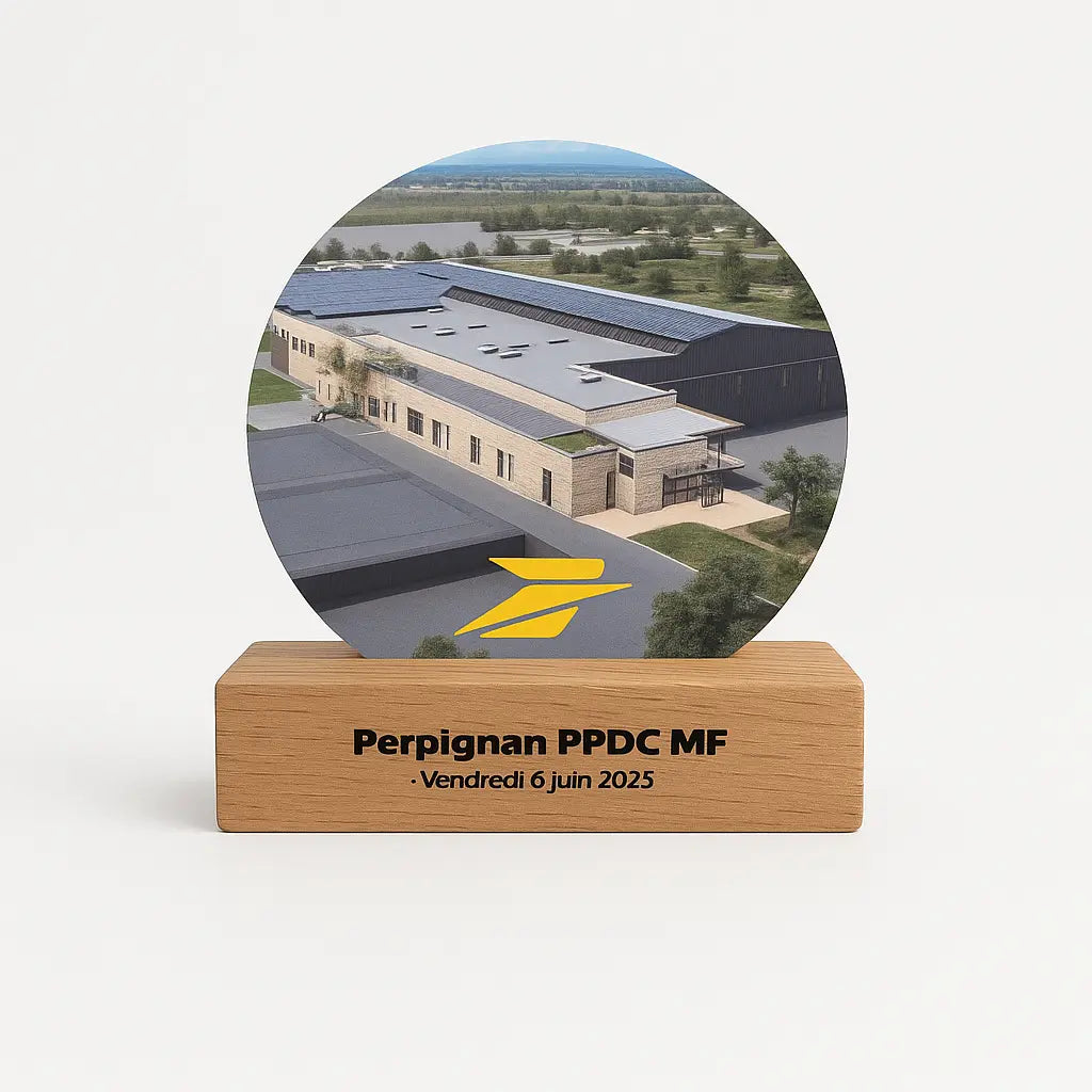 Trophée personnalisé en bois et plexiglass – fabrication sur mesure Atelier MFK