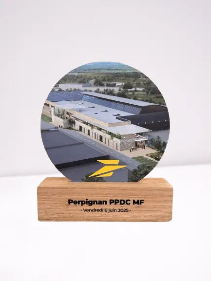 Trophée personnalisé en bois ou plexiglass – fabrication sur mesure Atelier MFK