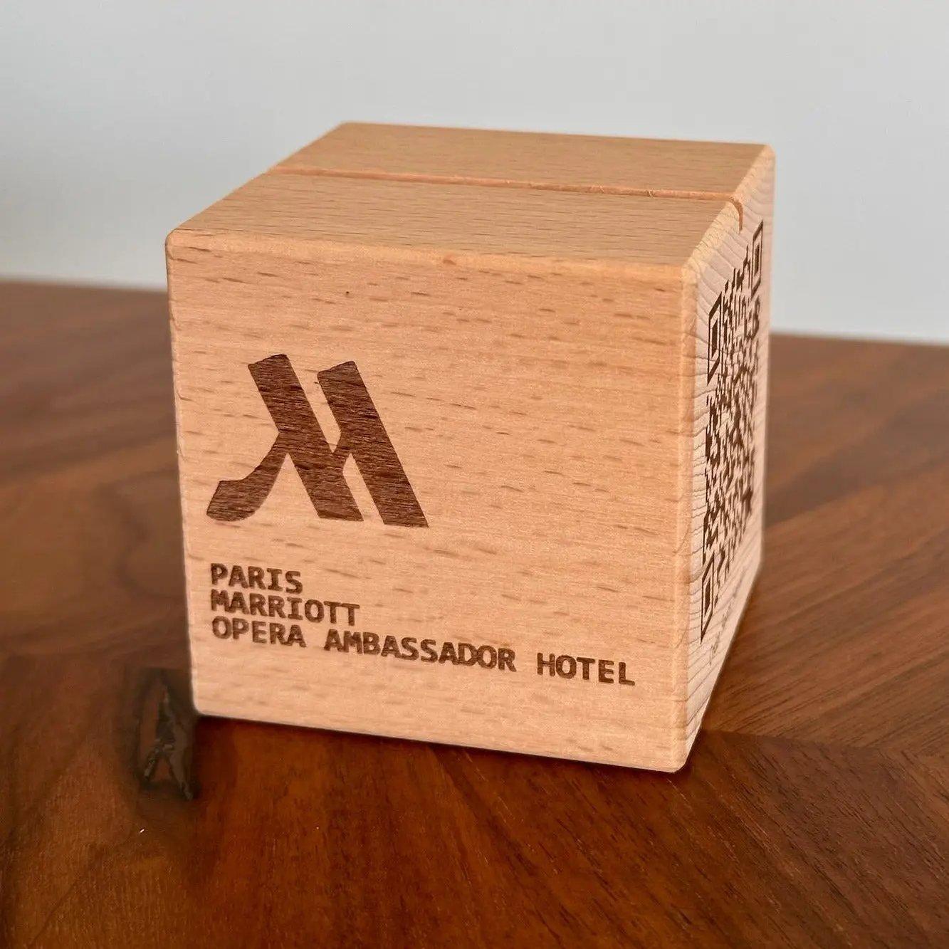 Cube en bois personnalisable avec QR Code Atelier MFK