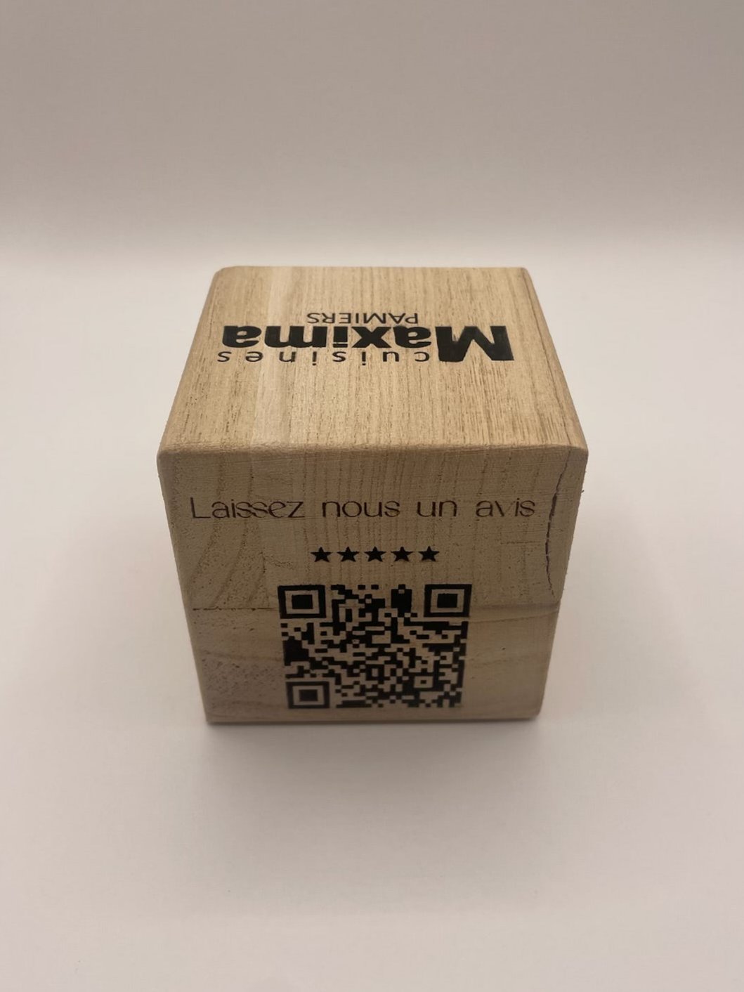 Cube en bois personnalisé publicitaire gravé (Wifi,Fonction,QR code)