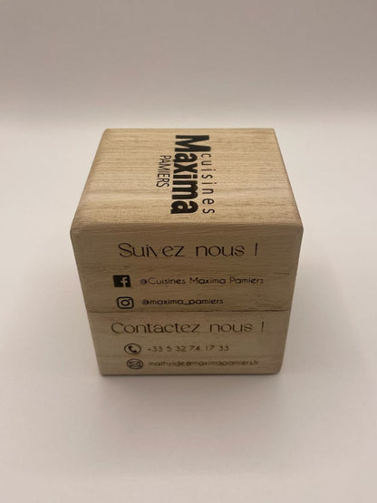 Cube en bois personnalisé publicitaire gravé (Wifi,Fonction,QR code)