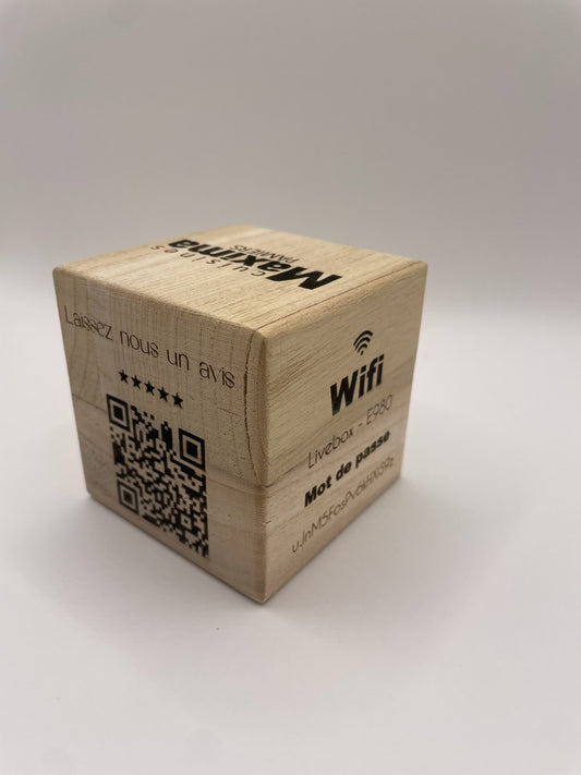 Cube en bois gravé publicitaire (Wifi,Fonction,QR code)