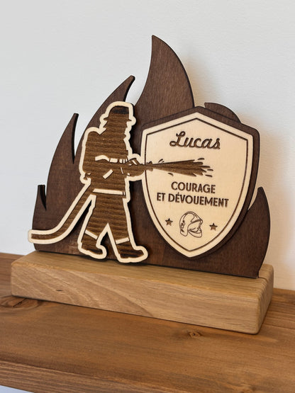 Trophée personnalisé en bois et plexiglass – fabrication sur mesure Atelier MFK