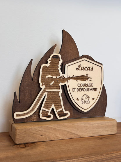 Trophée personnalisé en bois et plexiglass – fabrication sur mesure Atelier MFK