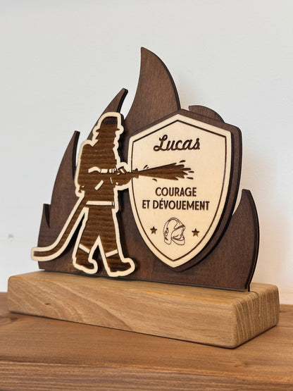 Trophée personnalisé en bois et plexiglass – fabrication sur mesure Atelier MFK