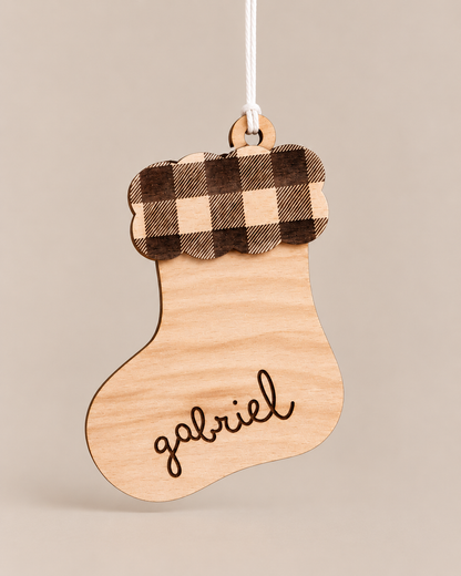 Boule de Noël Chaussette Personnalisée – Prénom Gravé en Bois