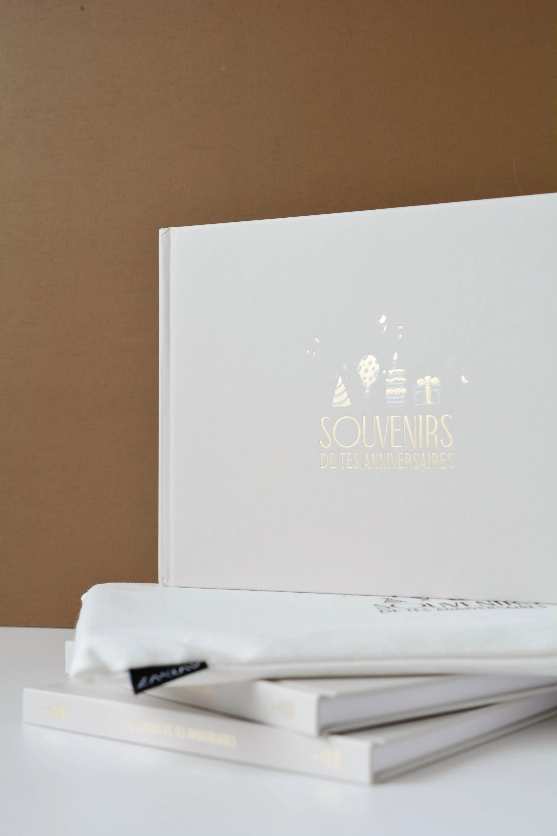 Livre Souvenirs d'anniversaire - ZAKUW ZAKUW