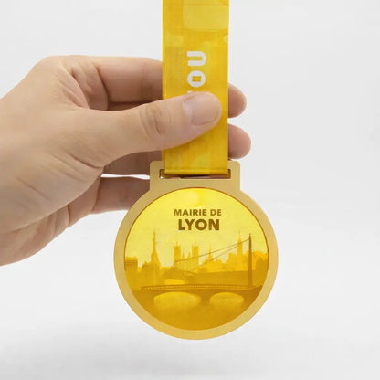 Médaille en bois publicitaire personnalisée Atelier MFK