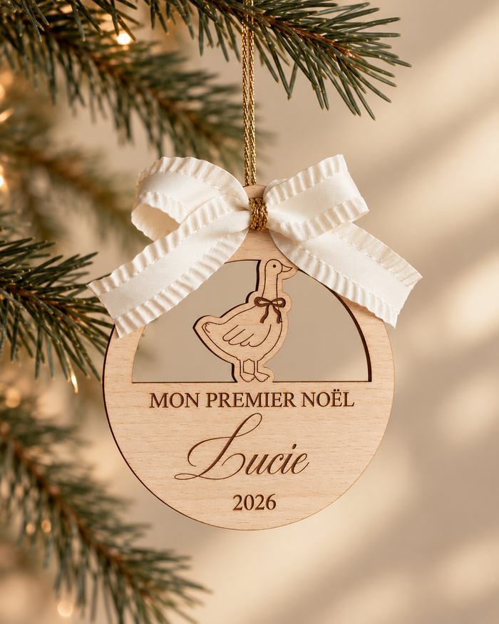 Boule de Noël personnalisée « Mon premier Noël » – Oie en bois gravé Atelier MFK